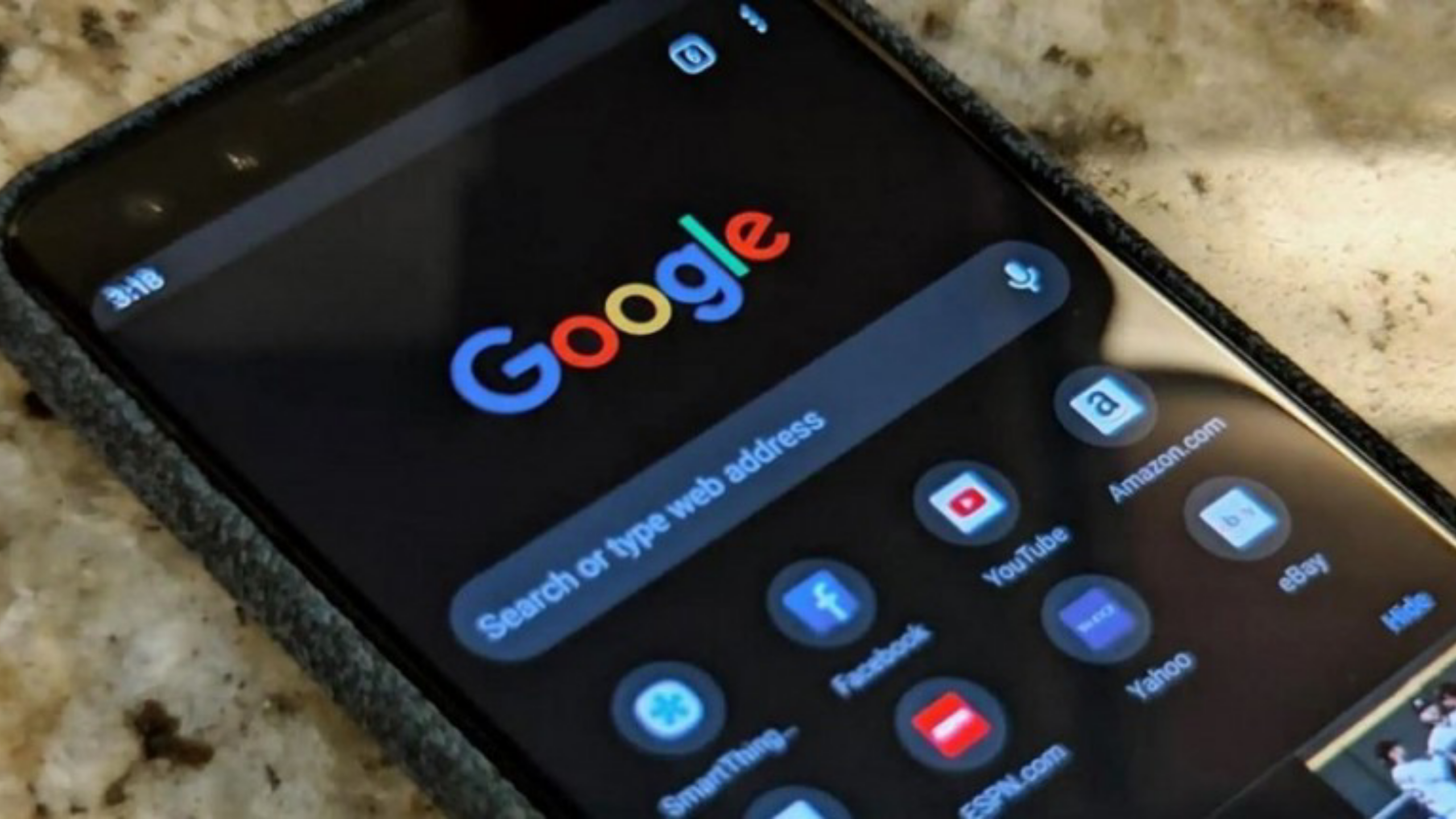 Google Has Started Making Auto-Dark Mode Available For iPhone Users 