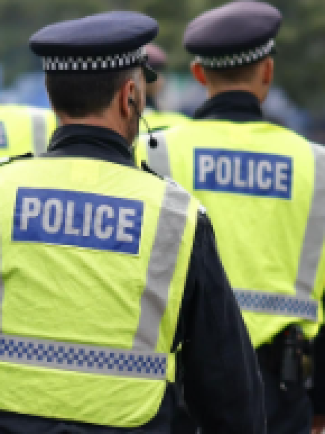 Woman 32 critical after Notting Hill stabbing