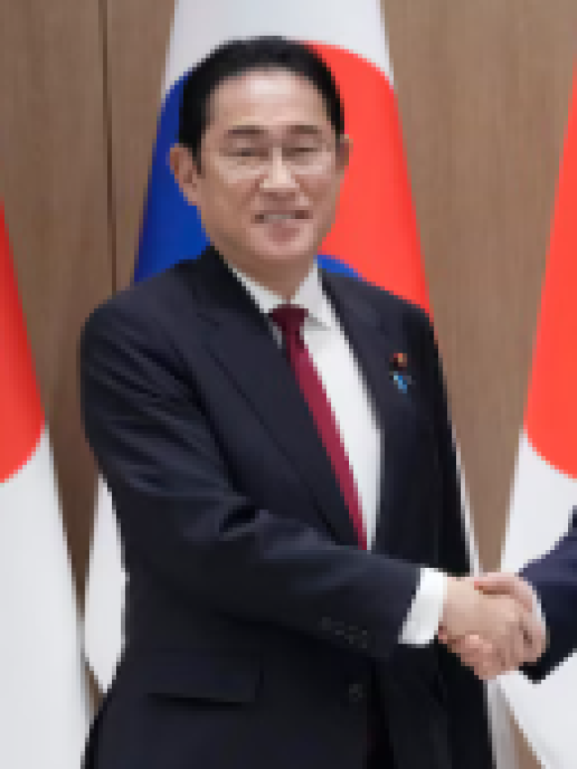 Japan’s leader makes farewell visit to South Korea to strengthen his legacy of warming ties