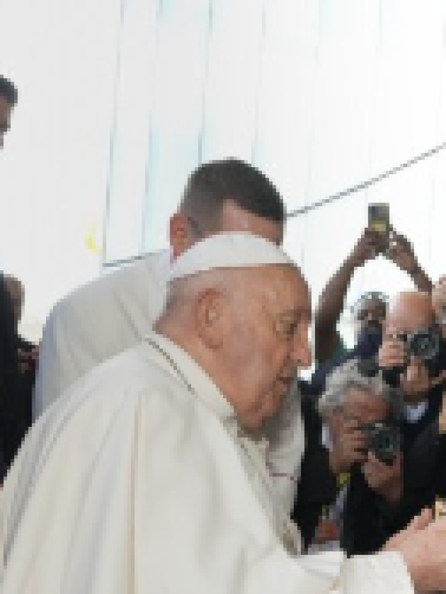 Pope urges end to Papua New Guinea tribal conflicts and fair