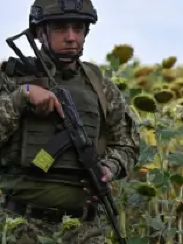 Ukrainians warn of being surrounded as Russia advances in east