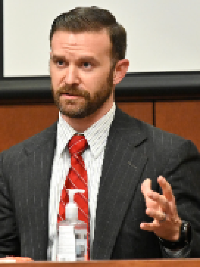 Federal prosecutors file new indictment against ex-Louisville police officers