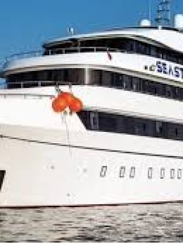 Egypt says 17 missing after Red Sea tourist boat capsizes